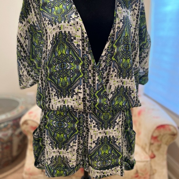 GLAM V-neck elastic waist ROMPER. Size L - Picture 1 of 6